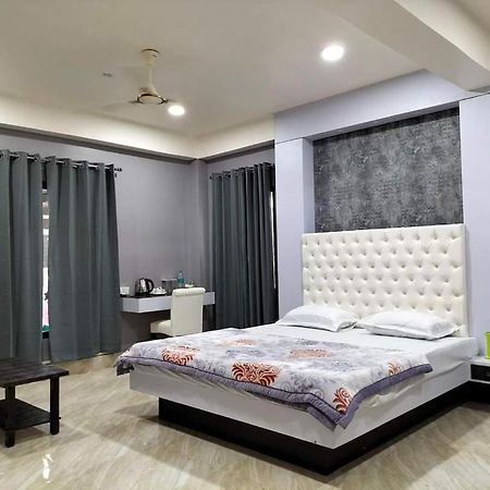 Radiant Club & Resort Imphal Exterior foto