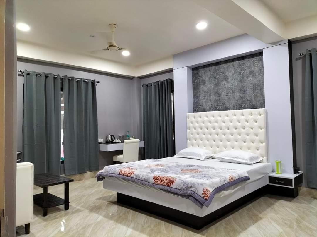 Radiant Club & Resort Imphal Exterior foto